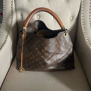 RETIRED! Louis Vuitton Artsy MM